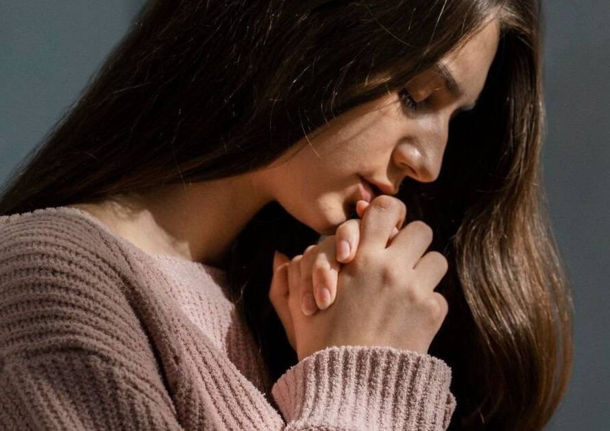 Descubre cómo la espiritualidad femenina es clave en la transformación personal