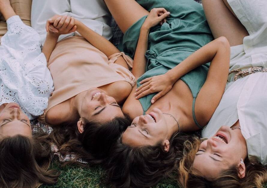 ¿Por qué construir redes de apoyo entre mujeres impulsa el empoderamiento femenino?